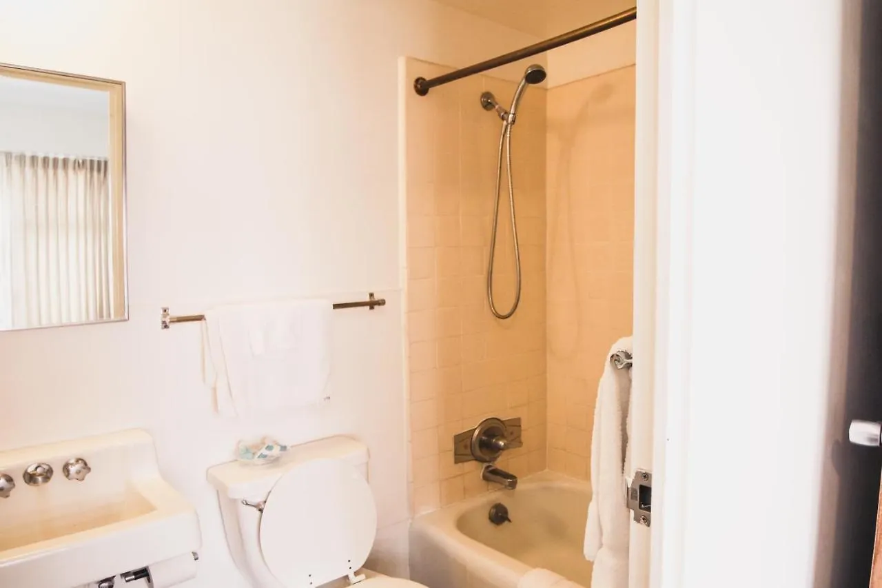 **  Royal Grove Waikiki Hotel Honolulu United States